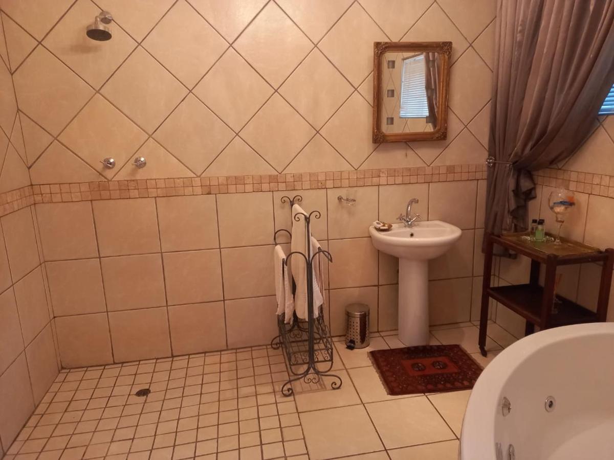 Michael-Angelo Guest House Potchefstroom Exterior foto
