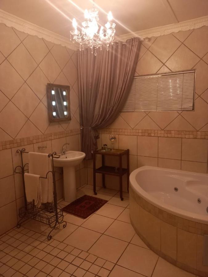 Michael-Angelo Guest House Potchefstroom Exterior foto